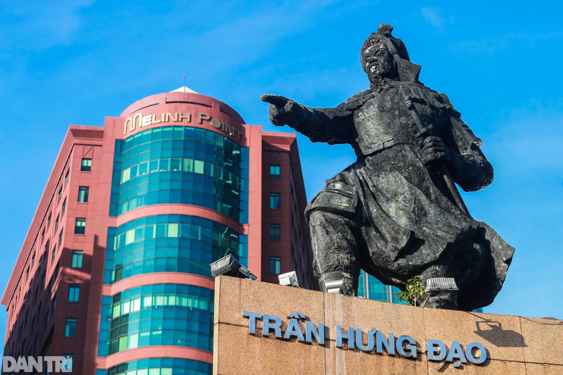 Cận cảnh khu tượng đài Trần Hưng Đạo xuống cấp sắp được thay áo mới - 5 Cận cảnh khu tượng đài Trần Hưng Đạo xuống cấp sắp được thay áo mới - 5