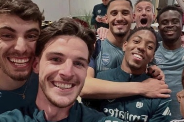 Phản ứng của cầu thủ Arsenal sau khi giành chức vô địch Ngoại hạng Anh
