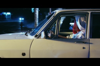 Tóc Tiên đám cưới bí mật vẫn nhá hàng MV “Ngày tận thế”