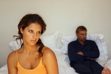 Chồng hờ hững với vợ nhưng "máu" đi "bóc bánh trả tiền"