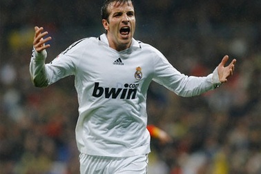 Liverpool muốn “cứu vớt” Van der Vaart