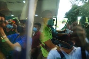 Cháu bé 1 tuổi mắc Covid-19 đã tới sân bay, đi hội chợ, lễ chùa...