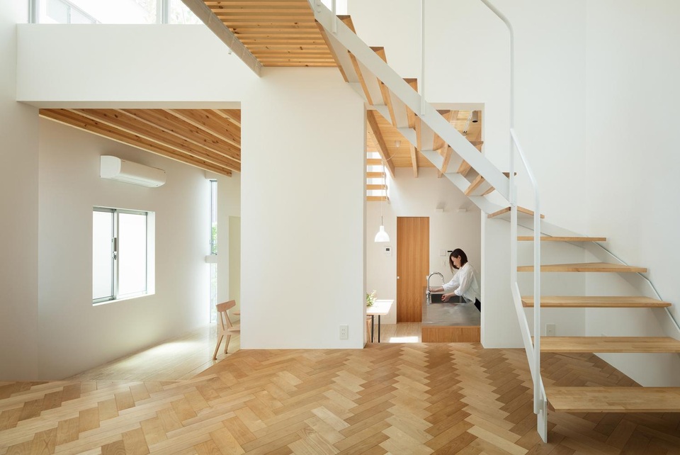 Độc lạ nhà phố có khu vườn trên mái: Vừa trồng rau, vừa là sân golf - 2