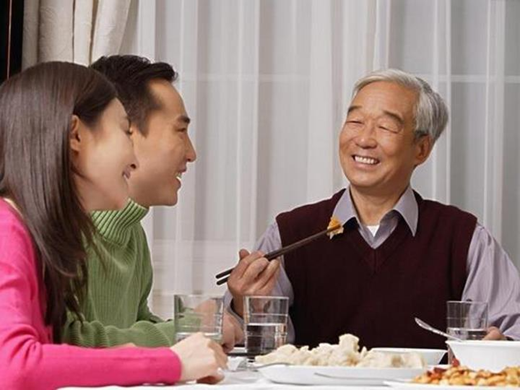 Bố chồng 75 tuổi đòi lấy vợ, tôi ủng hộ sau khi biết bí mật phía sau - 1 Bố chồng 75 tuổi đòi lấy vợ, tôi ủng hộ sau khi biết bí mật phía sau - 1