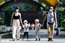 Thảo cầm viên Sài Gòn mở cửa, người dân đổ xô đưa con em đến vui chơi