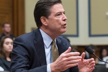 Vì sao FBI thông báo quyết định điều tra bà Clinton ngay trước giờ G?