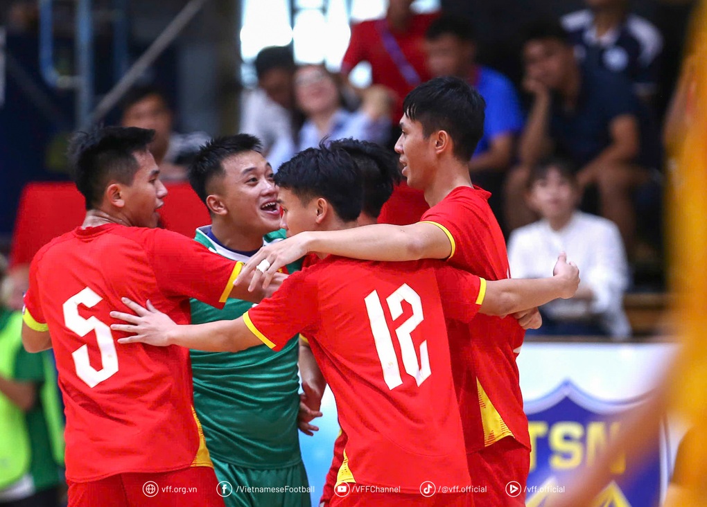 Đội tuyển futsal Việt Nam rộng cửa vào vòng chung kết giải châu Á - 1 Đội tuyển futsal Việt Nam rộng cửa vào vòng chung kết giải châu Á - 1