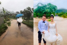 Đám cưới ngày mưa lũ, chú rể Bắc Giang lội nước, cõng cô dâu "về dinh"