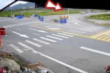 Lao như tên bắn qua ngã tư, chiếc Hyundai tạo nên tình huống như trong phim