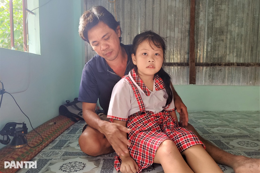Vợ nghèo gánh nợ trăm triệu, lo chồng tháo khớp chân, 2 con thất học - 4 Vợ nghèo gánh nợ trăm triệu, lo chồng tháo khớp chân, 2 con thất học - 4