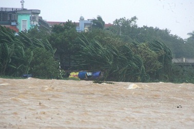 Hai cô giáo bị lũ cuốn trên đường đi công tác
