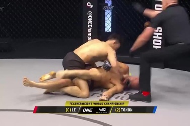 Thành Lê hạ gục võ sĩ người Mỹ chỉ sau 56 giây