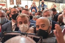 Tổng thống Pháp bị ném trứng