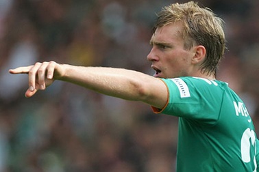 “Quỷ đỏ” tính gia cố hàng thủ bằng Mertesacker