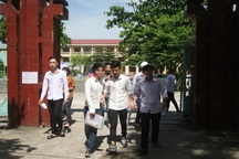 Mẹ mất, thí sinh nén đau thương đi thi