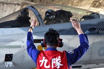 Trung Quốc điều 20 máy bay quân sự liên tục áp sát Đài Loan