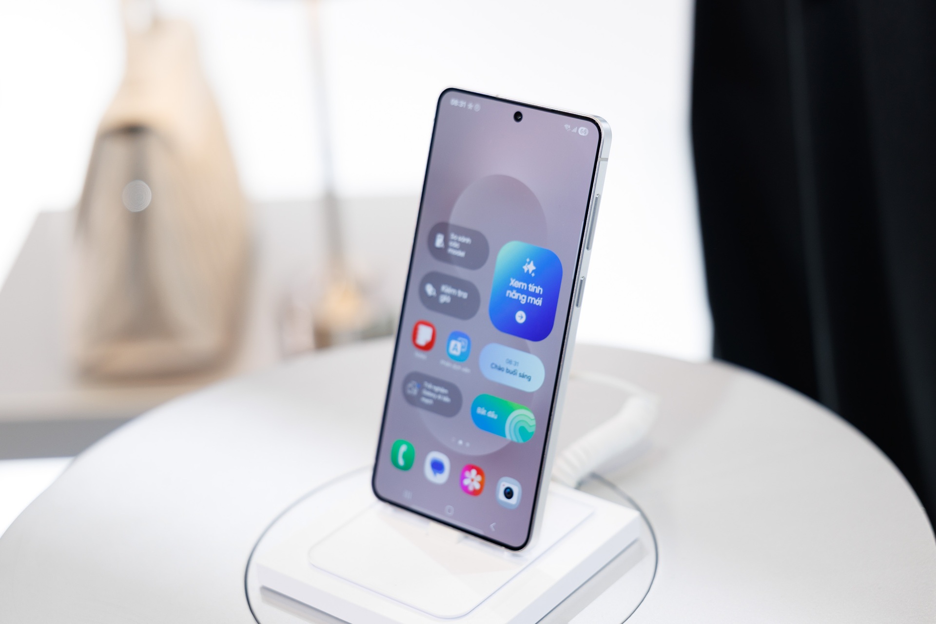 Cận cảnh chiếc Galaxy S mỏng nhất của Samsung - 1 Cận cảnh chiếc Galaxy S mỏng nhất của Samsung - 1