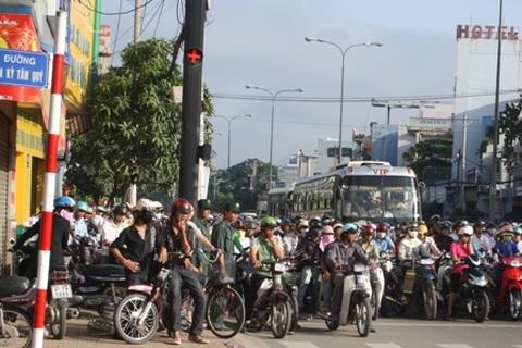 Vượt đèn đỏ có thể bị phạt tới 1,2 triệu đồng