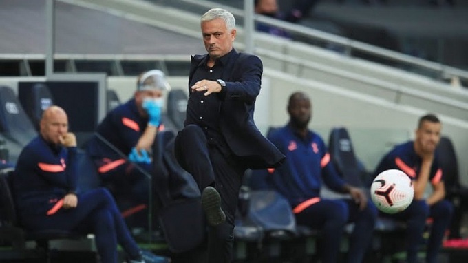 Tottenham thua ra quân Ngoại hạng Anh, Mourinho đổ tại Covid-19 - Ảnh 1. Tottenham thua ra quân Ngoại hạng Anh, Mourinho đổ tại Covid-19 - Ảnh 1.