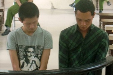 Chơi ma túy phê, hiếp dâm tập thể thiếu nữ 14 tuổi