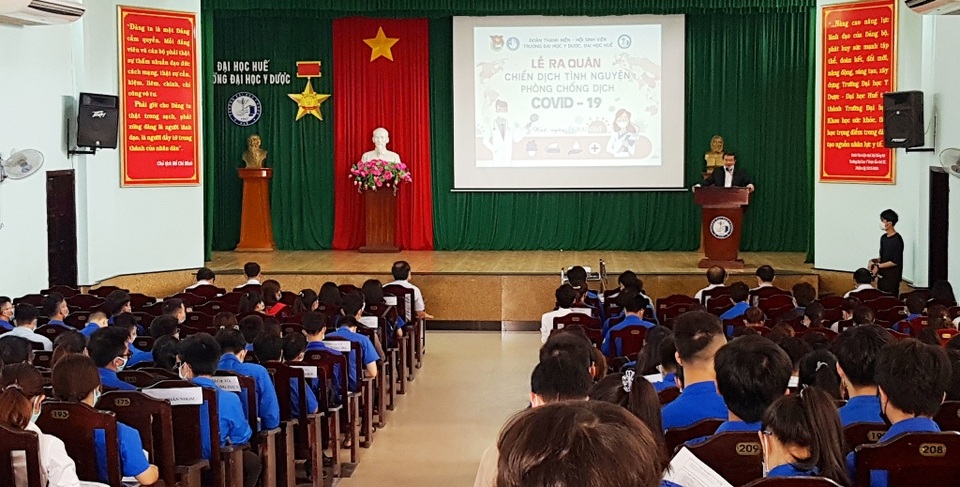 Hàng trăm SV tình nguyện góp sức vào chiến dịch phòng, chống dịch Covid-19 - 3 Hàng trăm SV tình nguyện góp sức vào chiến dịch phòng, chống dịch Covid-19 - 3