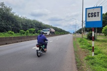 Nữ nhân viên bán xăng khai được trưởng trạm CSGT gợi ý làm "cò" nhận hối lộ