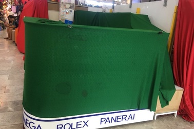 Đóng cửa hàng loạt ở trung tâm mua sắm sầm uất nhất Sài Gòn, điều gì xảy ra?