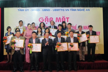 Tặng bằng khen cho tập thể, cá nhân có thành tích bảo tồn dân ca Ví, Giặm