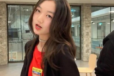 Con gái Vương Phi sống xa hoa, vui vẻ tại nước ngoài