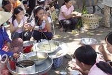 Cơm công nhân: Lượng chưa đủ nói gì đến chất