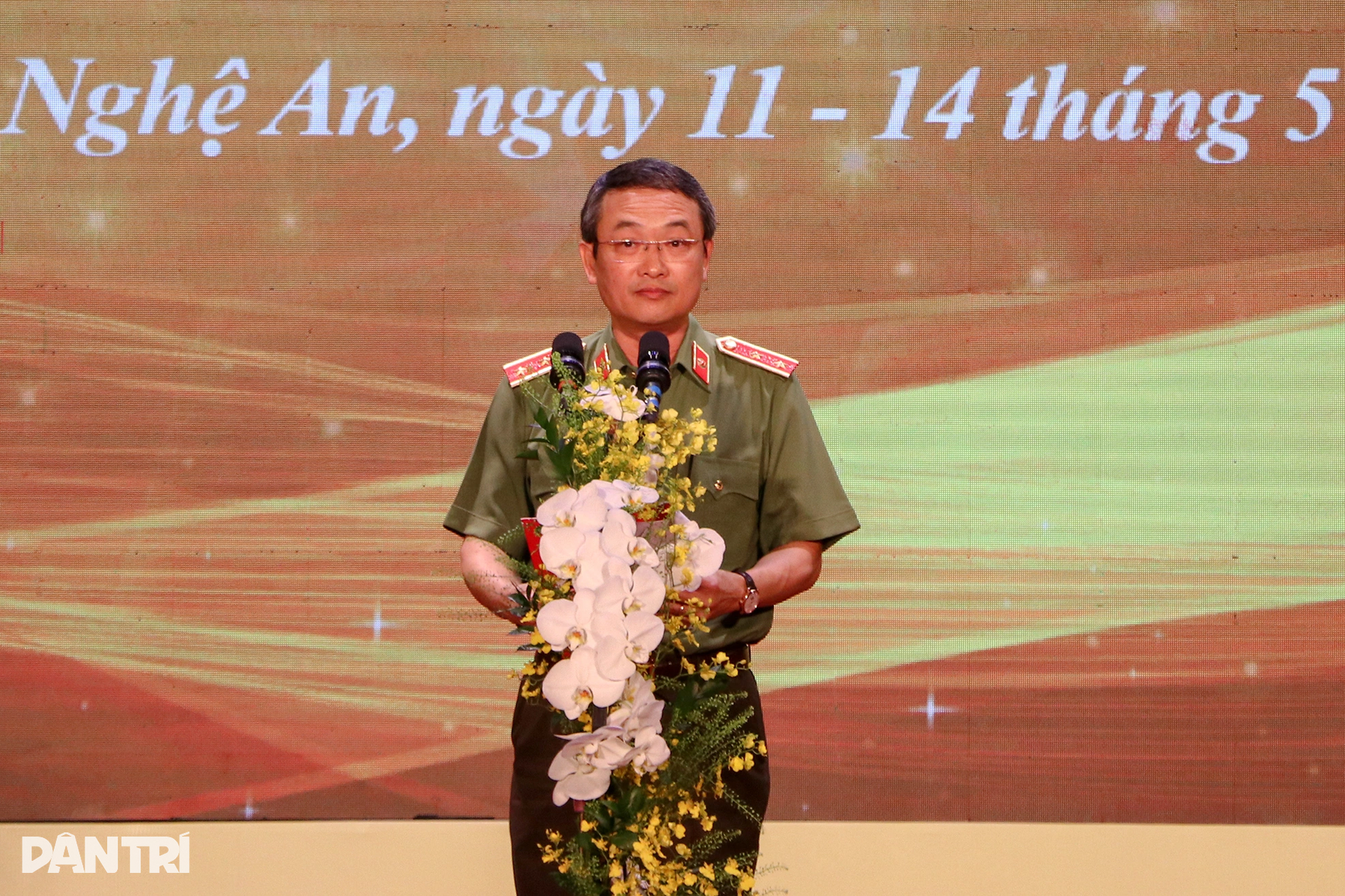 Hình tượng Bác Hồ gây xúc động tại liên hoan nghệ thuật quần chúng CAND - 3 Hình tượng Bác Hồ gây xúc động tại liên hoan nghệ thuật quần chúng CAND - 3