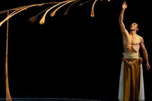 Sửng sốt trước tiết mục kể về “vẻ đẹp của sự cân bằng”