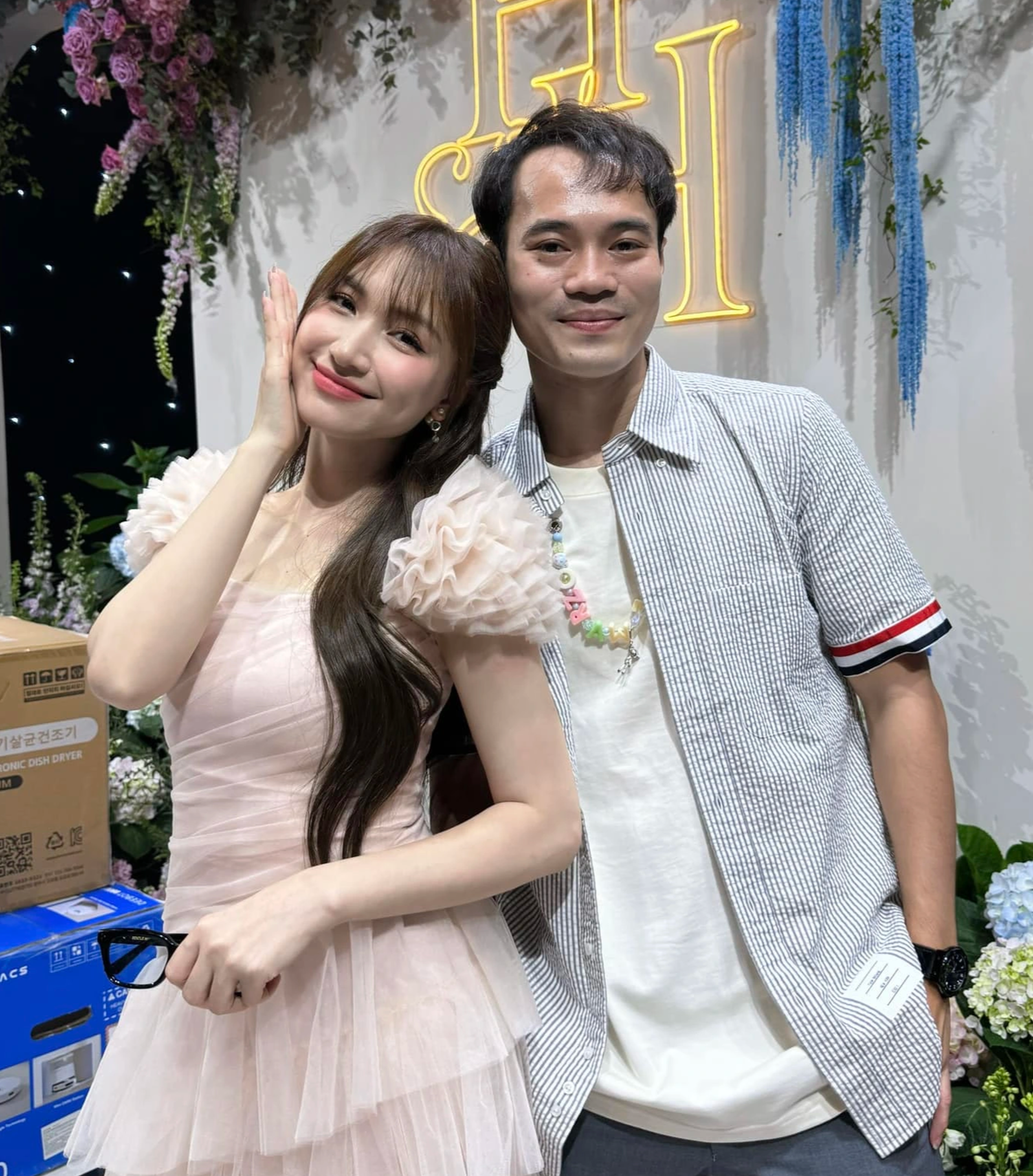 Hòa Minzy tuổi 30: Cuộc sống sang chảnh và tình bạn đặc biệt với Văn Toàn - 10 Hòa Minzy tuổi 30: Cuộc sống sang chảnh và tình bạn đặc biệt với Văn Toàn - 10