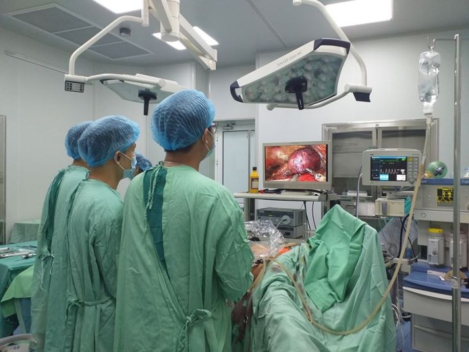Quảng Bình: Thành công phẫu thuật nội soi tuyến giáp bằng dao siêu âm - 1 Quảng Bình: Thành công phẫu thuật nội soi tuyến giáp bằng dao siêu âm - 1