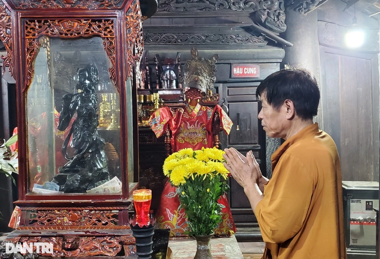 Ly kỳ câu chuyện về 2 pho tượng bán thân trên hòn Cổ Giải - 5 Ly kỳ câu chuyện về 2 pho tượng bán thân trên hòn Cổ Giải - 5