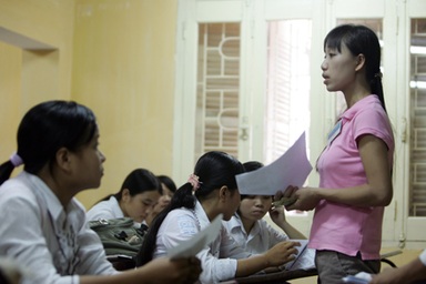 Nên hạ điểm sàn chứ không để 2 sàn!