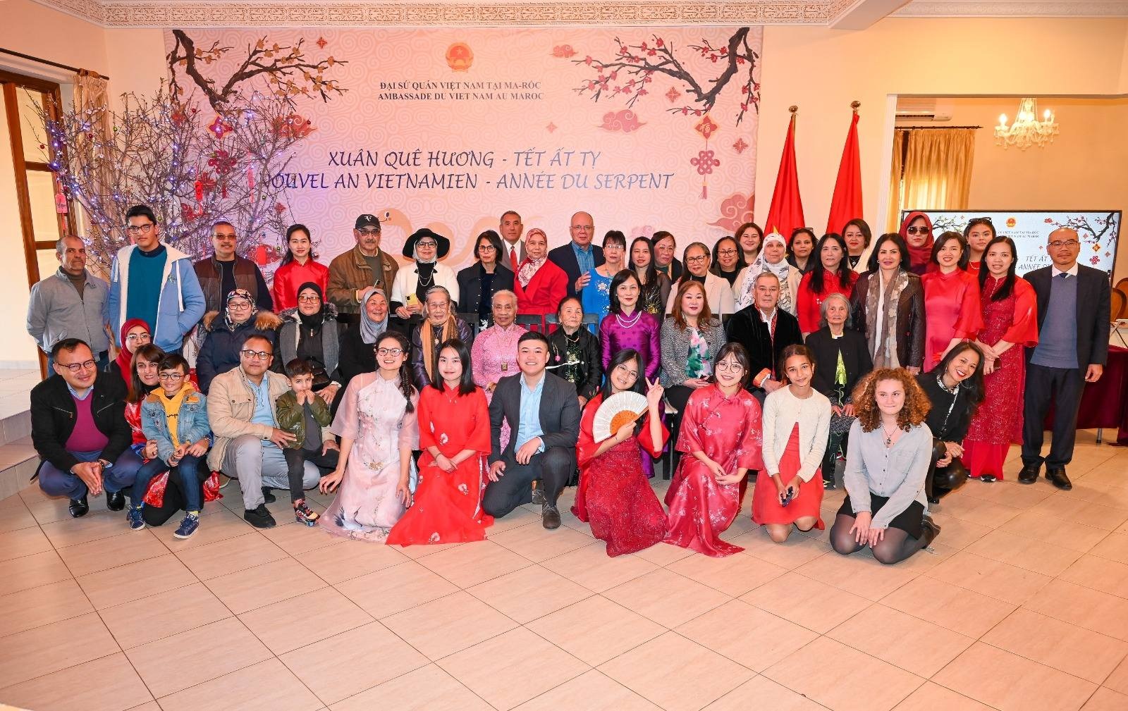 Жвава атмосфера Тет у посольствах В'єтнаму по всьому світу - 6 Không khí đón Tết rộn ràng tại đại sứ quán Việt Nam trên khắp thế giới - 6