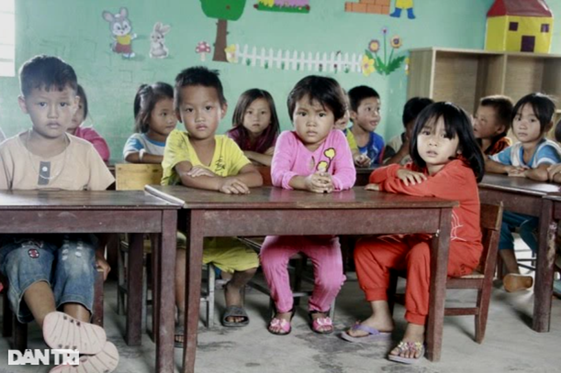 Mong bạn đọc Dân trí giúp gần 100 cô trò giữa Tây Nguyên dựng lớp kiếm chữ - 4 Mong bạn đọc Dân trí giúp gần 100 cô trò giữa Tây Nguyên dựng lớp kiếm chữ - 4
