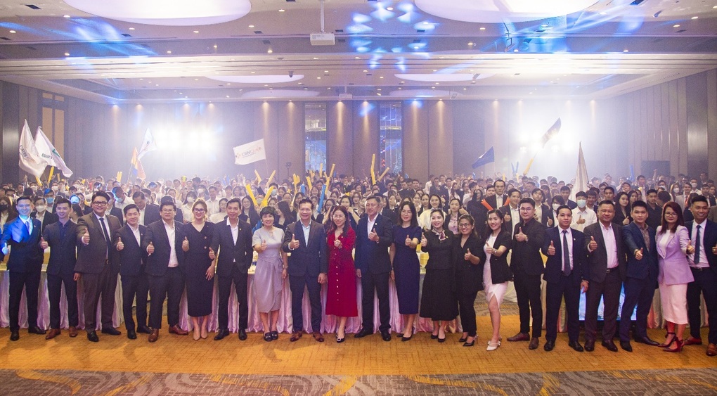 Gần 1.000 chuyên viên kinh doanh tham gia sự kiện ra quân dự án FIATO Premier - 2 Gần 1.000 chuyên viên kinh doanh tham gia sự kiện ra quân dự án FIATO Premier - 2