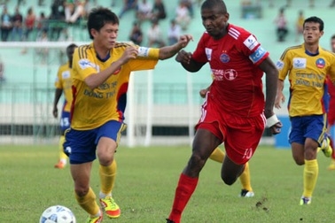 B.Bình Dương trắng tay trên sân nhà
