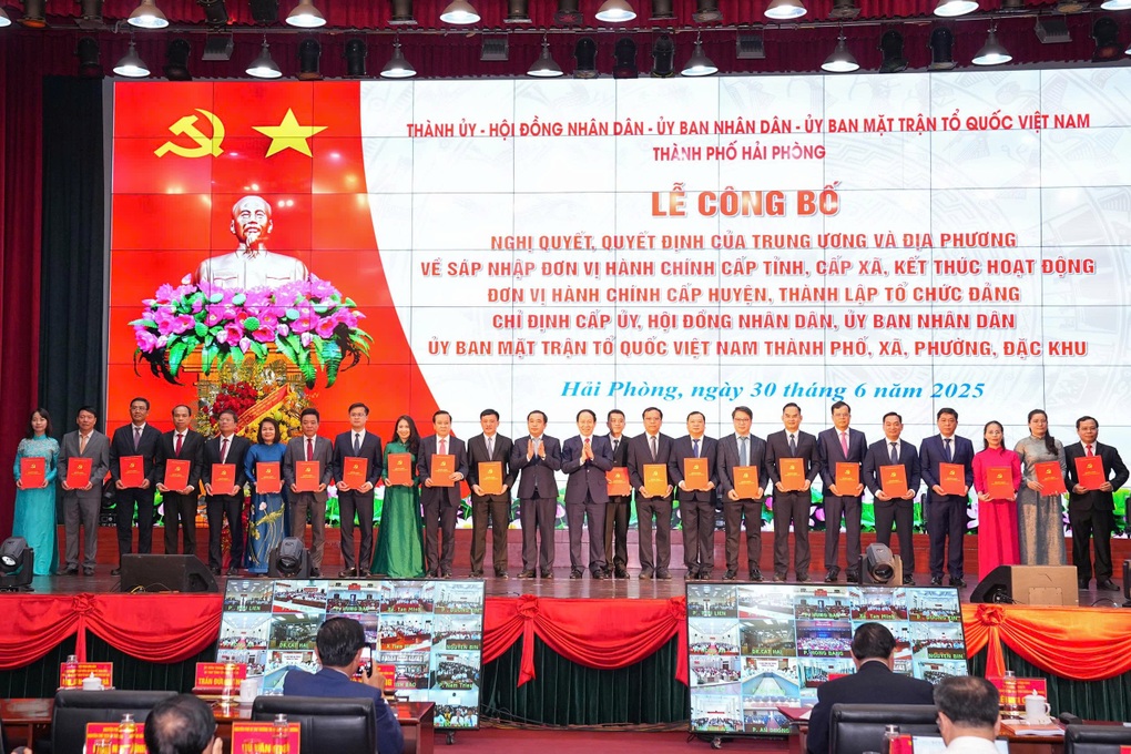 Hải Phòng điều động nhiều nguyên lãnh đạo sở làm bí thư, chủ tịch cấp xã - 1 Hải Phòng điều động nhiều nguyên lãnh đạo sở làm bí thư, chủ tịch cấp xã