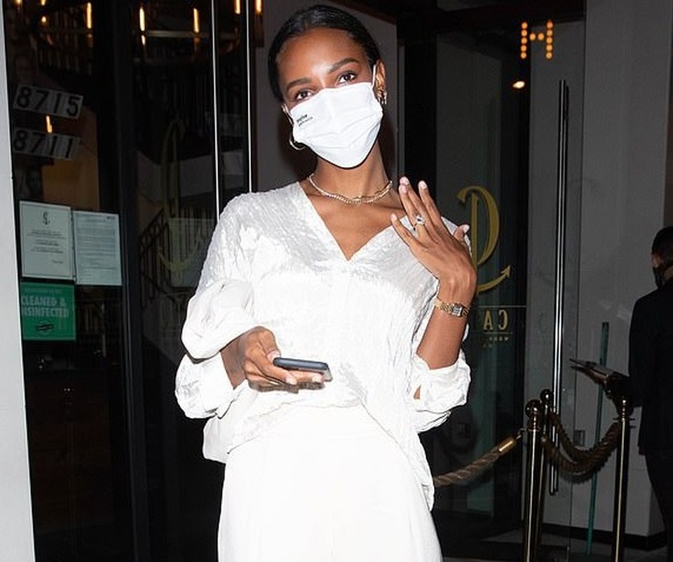 Thiên thần nội y Jasmine Tookes khoe nhẫn đính hôn sang chảnh - 1 Thiên thần nội y Jasmine Tookes khoe nhẫn đính hôn sang chảnh - 1