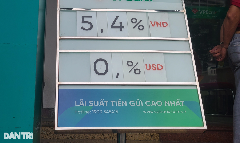 Hết thời ngân hàng treo biển lãi suất cao sát 10%/năm hút khách gửi tiền - 1 Hết thời ngân hàng treo biển lãi suất cao sát 10%/năm hút khách gửi tiền - 1