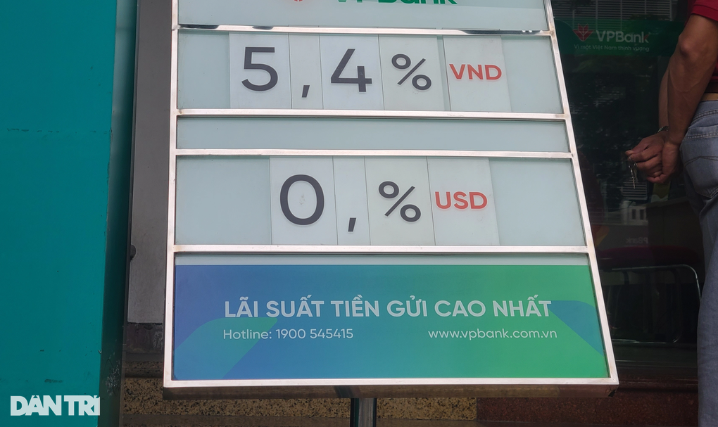 Hết thời ngân hàng treo biển lãi suất cao sát 10%/năm hút khách gửi tiền - 1