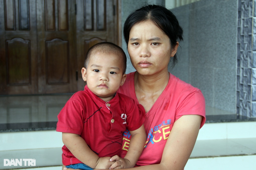 Người cha thoi thóp thở chờ chết lo tương lai của 3 đứa con thơ dại - 3 Người cha thoi thóp thở chờ chết lo tương lai của 3 đứa con thơ dại - 3