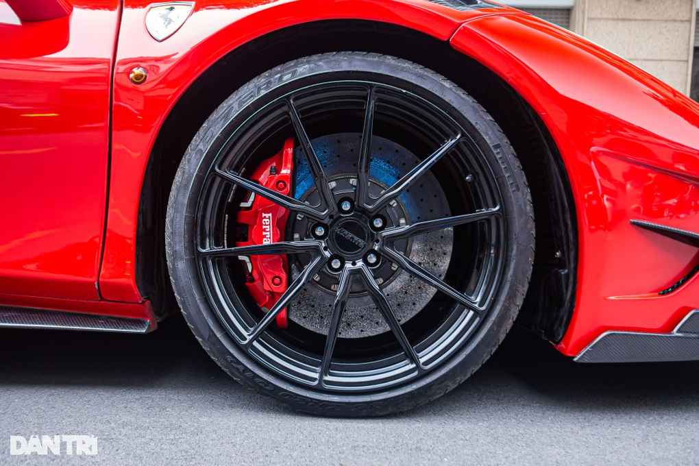 Ferrari 488 GTB từng vướng lùm xùm lăng mạ CSGT tiếp tục được rao bán - 9 Ferrari 488 GTB từng vướng lùm xùm lăng mạ CSGT tiếp tục được rao bán - 9