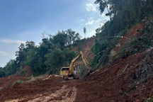 Thông tuyến đèo Gia Bắc ở Lâm Đồng sau nhiều ngày tê liệt vì sạt lở