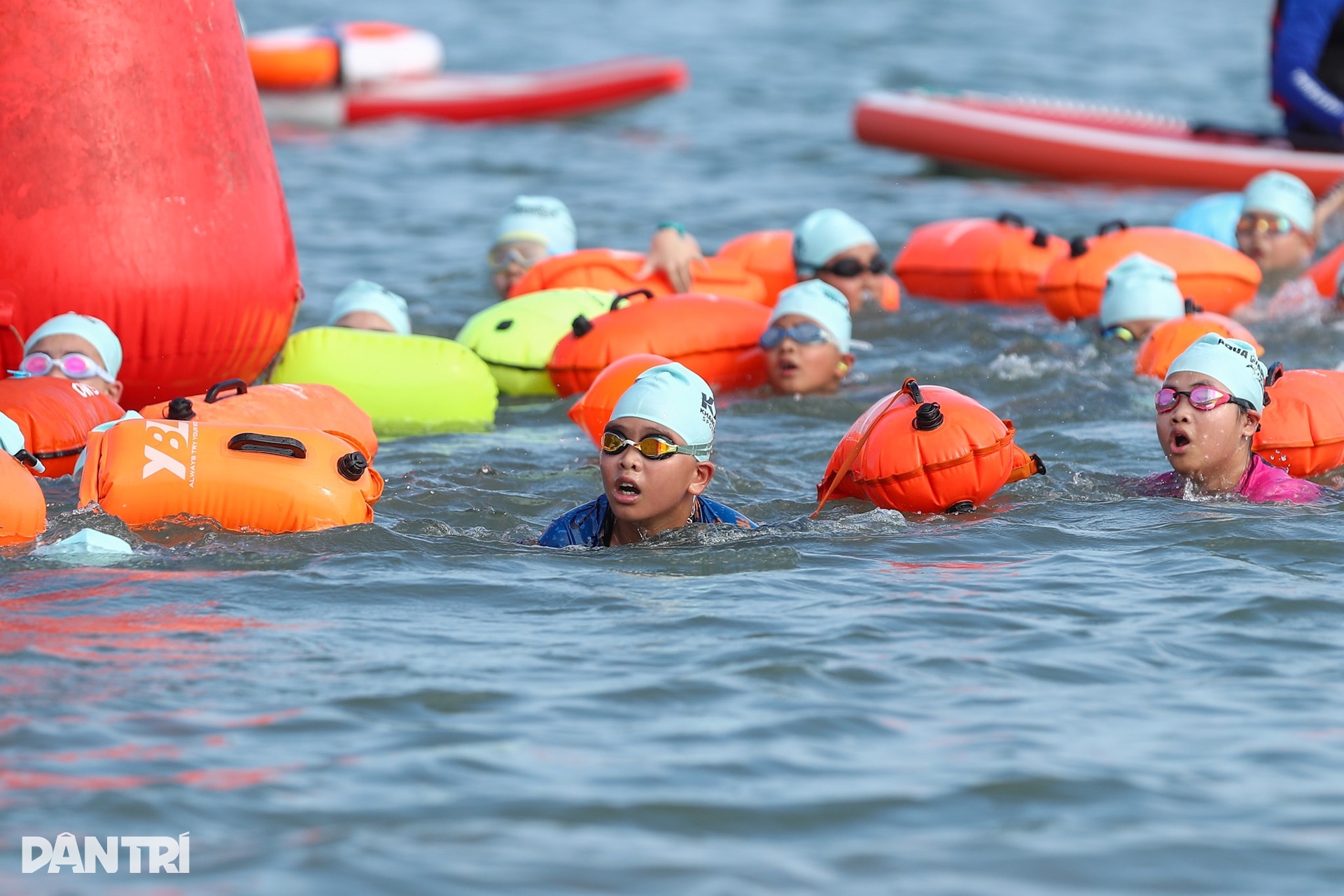 Sôi động ngày thi đấu đầu tiên tại giải Aqua Warriors Vân Đồn 2025 - 6