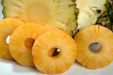 Mách bạn mẹo gọt dứa nhanh gọn, đẹp mắt