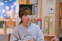 Chồng ngoại tình rồi về mỉa mai vợ: "Ngoài việc đẻ thì em làm được gì?"